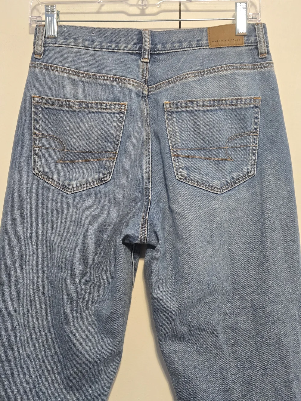 American Eagle Mom Jeans Size 6 Light Wash High Rise Raw Hem